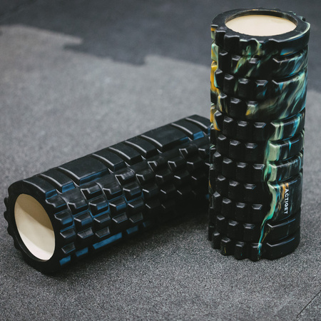 Roller fitness do masażu ciała, średnio twardy, wałek z wypustkami, czarny